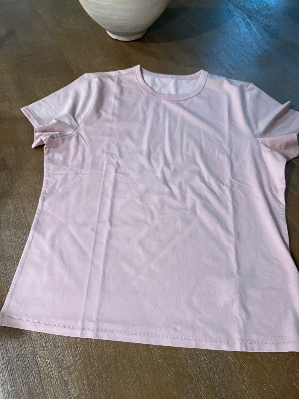 Vuori Short Sleeve Tee in Light Pink
